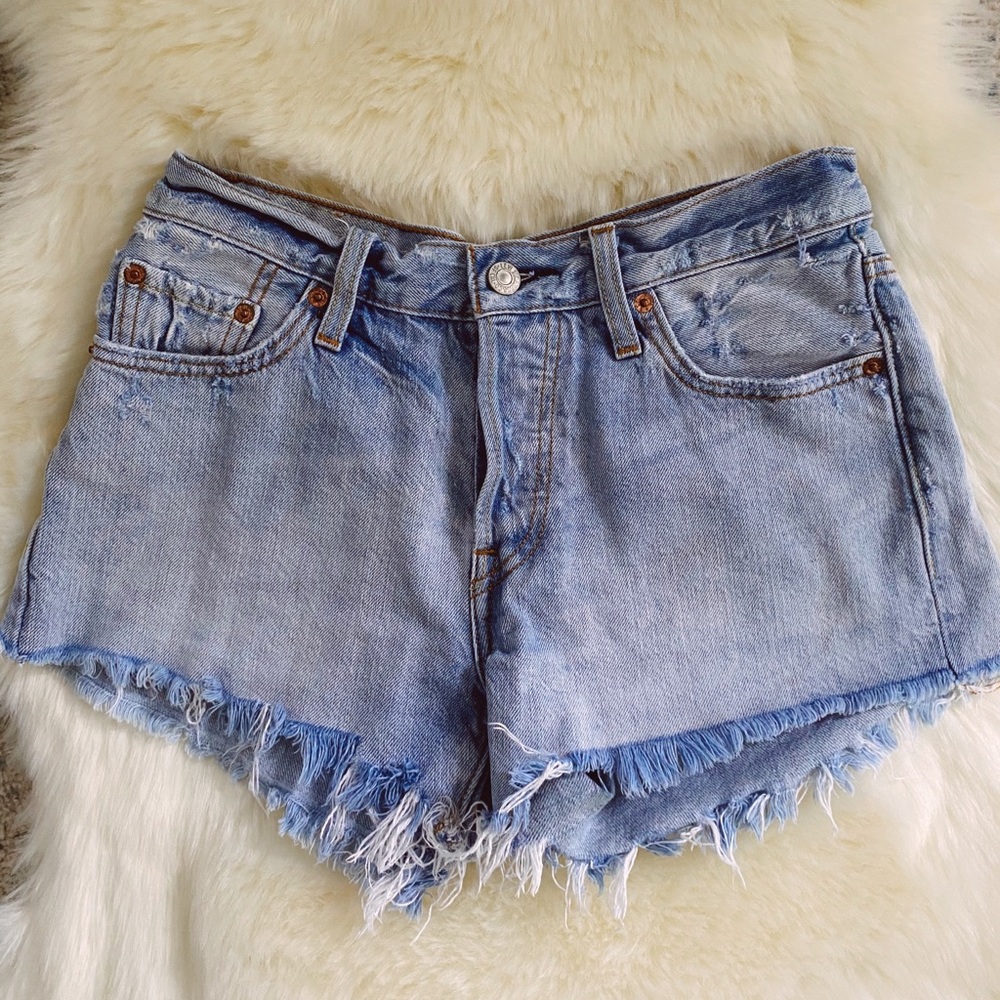 Women’s Levi 501 Shorts Light Wash